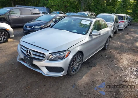 2015 Mercedes-Benz C 300 4Matic/Luxury 4Matic/Sport 4Matic z USA, uszkodzony, nr VIN 55SWF4KB8FU089243
